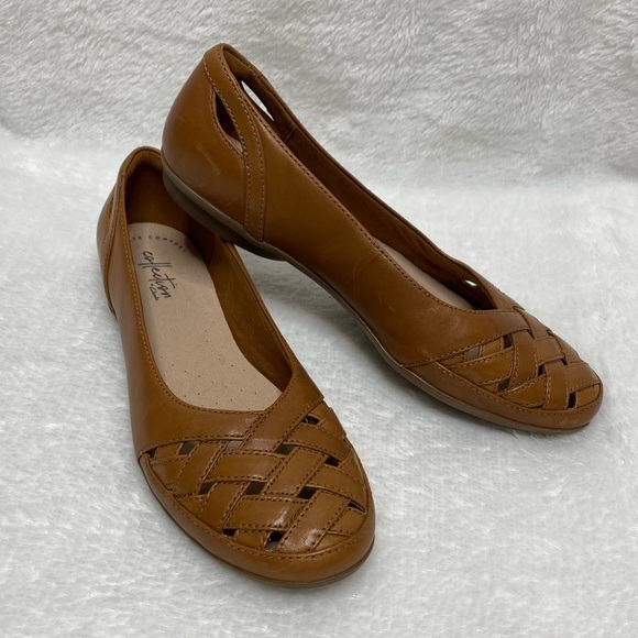 Clarks Shoes - Clarks collection brown flats size 7
